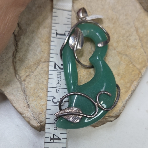 Sterling Silver Jadite Letter B Leaf Pendant - Picture 6 of 8